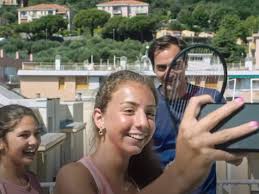 Federe bassetti con bottoni : La Partita A Tennis Sui Tetti Di Carola E Vittoria Negli Spot Di Barilla E Nike Dopo La Visita Di Federer L Invito Alla Scuola Di Nadal Ivg It