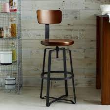 Pour cette entreprise, la langue de base est l'anglais mais il y a du travail pour plusieurs langues dont le français. Chaise Plan De Travail Design Pour Bar Et Ilot De Cuisine