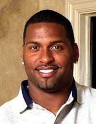 Panthers DE Mike Rucker to announce retirement