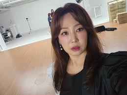 세월은 어쩔수없다 젊음은 돈으로 살수없다 거울아거울아