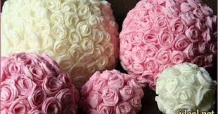 افكار تزيين حفلات تخرج ورق كروشيه وشفاف ملون بالصور paper roses paper flower ball pomander balls