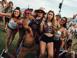 Bekijk alle festival outfits en festival kleding! The 10 Types Of Festival Outfits You Ll See Society19 Uk