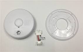 If you have the kidde brand of smoke/co2 detector in your apartment, it will look like the image on the left. Kidde I12010s Ka F2 Replacement Kit To Replace Old Firex 120v Ac Wire In Smoke Alarm With 10 Year Sealed Lithium Battery