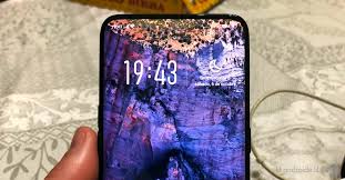 Instala estos fondos de pantalla y disfruta de los magníficos paisajes de montaña y las cascadas, que están hechas al estilo de la. Descarga Los Impresionantes Wallpapers Animados Del Google Pixel 3