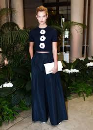 Виж каталог с carolina herrera парфюми от всички магазини, сравни цени, евтини оферти за carolina herrera парфюми. Las Perfectas Invitadas De Carolina Herrera