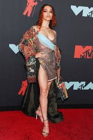 Further, when she started her career, jesse supported her for making her video songs. Popkunstlerin Fka Twigs Meine Religion Ist Ein Mixtape