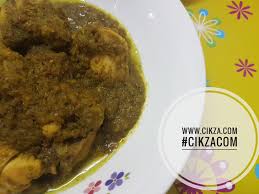 Terdapat banyak versi nasi goreng seperti nasi goreng biasa, nasi goreng paprik, dan lainya. Resepi Ayam Pencen Masak Merah