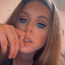 Amanda Lamay's Instagram, Twitter & Facebook