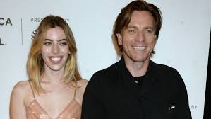 Ewan gordon mcgregor was born on march 31, 1971 in perth, perthshire, scotland, to carol diane (lawson) and james charles mcgregor, both teachers. Arschloch Tochter Attackiert Ewan Mcgregor N Tv De