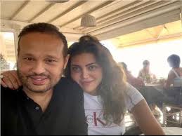 «ياسمين نجمة كبيرة والوحيدة في جيلها اللي ليها شباك تذاكر في سينمات الوطن العربي والأعلي أجرا وده شيء يعلمه جيدا سوق الدراما والسينما في انحاء الوطن العربي. Ø±ÙŠÙ‡Ø§Ù… Ø­Ø¬Ø§Ø¬ ØªÙ†ØªØ¸Ø± Ø·ÙÙ„Ù‡Ø§ Ø§Ù„Ø£ÙˆÙ„ Ù…Ù† Ù…Ø­Ù…Ø¯ Ø­Ù„Ø§ÙˆØ© ØµØ­Ø§ÙØ© Ø§Ù„Ø¬Ø¯ÙŠØ¯ Ù†Ø¬ÙˆÙ… Ùˆ ÙÙ†