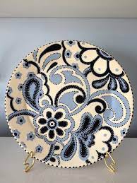 Awesome And Easy Pottery Painting Ideas For Beginner Potterypainting Plate Diy Pottery Pottery Painting Designs Pottery Painting Diy Pottery Painting