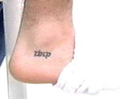 Der eine ring aus tolkiens epos der herr der ringe (the lord of the rings) ist nicht nur ein schmuckstück, sondern ein symbol der macht. The Matching Tattoos Of The Lord Of The Rings Cast Tattoodo