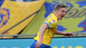 Felix kroos (born 12 march 1991) is a german professional footballer who plays as a midfielder for eintracht braunschweig. Felix Kroos Beendet Seine Karriere Jetzt Beginnt Fur Mich Das Richtige Leben Transfermarkt