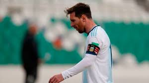 La distance en ligne droite (voie aérienne) entre les centres géographiques des deux pays. Argentine Lionel Messi Victime De Provocations En Bolivie