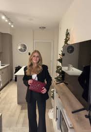 Hotel bar OOTN #ootn #outfit #outfitinspo #torontofashion #maxmara  #stuartweitzman #abercrombie #chanel @abercrombie @ChanelOfficial @Max Mara  @Stuart Weitzman