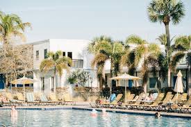 The days when road trips ruled and the family beach vacation was a treasured ritual are still in style here. Postcard Inn On The Beach St Pete Beach Aktualisierte Preise Fur 2021