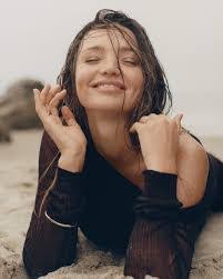 Lisa Storey's Instagram, Twitter & Facebook