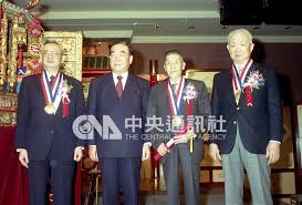 Jun 23, 2021 · 藉此機會，向黎智英﹑張劍虹和羅偉光三位致意，希望他們善自珍重，保養身體，也通過他們感謝所有蘋果日報員工。「仰天大笑出門去，我輩豈是. W Dq21xdpipi8m