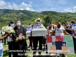 We have no information on the meaning or origin of these arms. Los Cuerpos Entregados En Dabeiba Corresponden A Victimas De Ejecuciones Extrajudiciales Y Desaparicion Forzada Movice Movimiento Nacional De Victimas De Crimenes De Estado