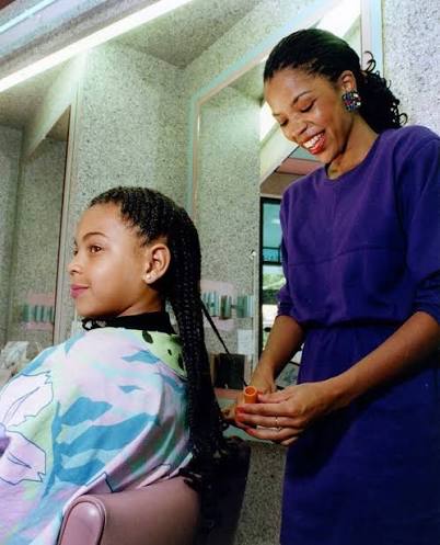Beyoncé gets her hair done at Headliners Hair Salon | Houston, Texas, 1990  . #asliceofhistory #history #historic #vintage #retro #music #beyonce  #beyonceknowles #style #hairstylist #hair #iconic #fa