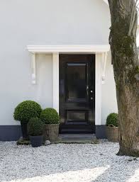Front Door Fashion 9 Ways To Create Curb Appeal With Boxwood Gardenista Front Door Plants Front Door Planters Curb Appeal