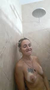Shir24 en la ducha - CamWhores