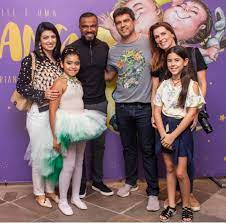 Una selección de canciones de lá carrera de alexandre pires grabadas en español para disfrutar ahí en su spotify! Cantor Alexandre Pires Assiste A Filha Na Mostra De Danca Infantil De Florianopolis Nd