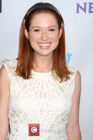 Interview with ellie kemper, who plays becca in bridesmaids. Ellie Kemper Bridesmaids Star Kemper Wants Parton To Sing At Her Wedding Contactmusic Com
