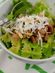 Ich mag die rezepte von jamie oliver, sie sind unkompliziert und lecker, momentan mag ich viel schnickschnack nicht. Pea Popeye Pesto Pasta Nach Jamie Oliver Stilettos Sprouts