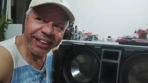 abrindo caixa do Sony gtr66 p.2