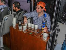 Ceteris paribus es una expresión en latín que significa «todo lo demás constante». Recorridos Nocturnos En Cdmx 2017 De Limosinas A Party Bus Donde Ir