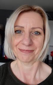 My hair journey from blonde with long hair to dark pixie cut ✂️