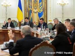 Президент украины владимир зеленский ввел в действие решение совета нацбезопасности и обороны (снбо) относительно двойного гражданства у украинцев. Brifing Zelenskogo Rukovodstva Snbo I Genshtaba O Situacii Na Donbasse Video Novosti Ukraina Unian