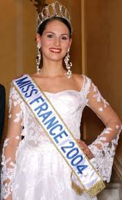 The trademark for the pageant is owned by the company miss france sas, and is a subsidiary of endemol shine france. Miss France Liste Des Miss France Au Fil Des Ans Mariage Robe Dentelle Miss France France