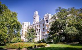 Via ferrata na pastýřské stěně se nachází v srdci děčína naproti děčínskému zámku přes řeku labe. Das Staatliche Schloss Hluboka Nad Vltavou Sudbohmen