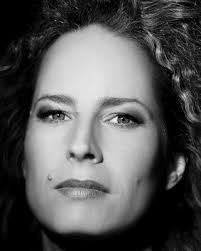 Nadja ist unter @cryptofauna.xx als DJ bekannt, Eddie (@eddie.ness) ist  Label-Betreiber, Musikproduzent und spielt in einer Garage-Band. Die beiden  kennen sich seit ihren Teenagertagen, eine unfassbar lange Zeit im  schnelllebigen Nachtkulturbetrieb. Wir