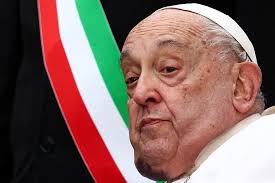 LOOK: POPE FRANCIS APPEARS WITH BRUISED CHIN On December 8, 2024, Pope  Francis, sporting a significant bruise