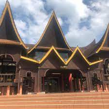 Yang kaya dengan hasil minyaknya ini. Foto Di Muzium Negeri Sembilan Seremban Negeri Sembilan