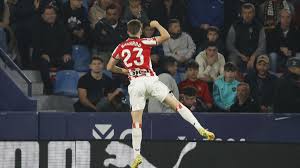 Gol de Robert Navarro (0-1) en el Levante 0-2 Athletic