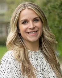 Cindy Halstead's Instagram, Twitter & Facebook