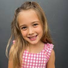 Carla Hess's Instagram, Twitter & Facebook