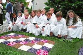 Heute ist fronleichnam, und die sipplinger werden einen 600 meter langen blumenteppich durch ihr dorf legen. Donaueschingen Kein Blumenteppich An Fronleichnam Donaueschingen Umgebung Schwarzwalder Bote