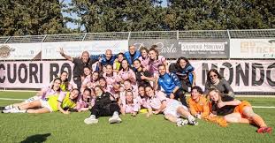Il palermo è in balia dell'avversario e al 66' il vantaggio è incrementato ulteriormente con busacchio, servita da di marco, che supera in velocità la. Mi Chiamavano A Masculotta Antonella Non Si Ferma E Oggi Allena Il Palermo Women
