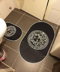 Marka Halilar Kaymaz Deri Taban Evlerinizi Yeniliyoruz Chanel Versace Louis Vuitton Fendi Burberry Gucci Kadife Kumas Uze Viscose Rug Rugs On Carpet Rugs