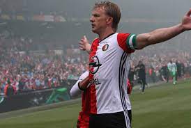 Jugó principalmente como extremo, aunque también actuó de centrocampista. De Mijlpalen Van 2016 2017 Kuyt Doorbreekt Barriere Feyenoord Nl