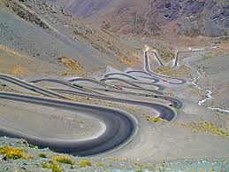 ,, i would like to know what to expect when crossing the border between argentina and chile. Path Of The Liberators Argentinian Chilean Border Route 40 Argentina Paso Los Libertadores Frontera Argentina Ch Beautiful Roads Road Dangerous Roads