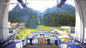 Apoi șerpuim pe lângă cabana babele (care ar avea nevoie de o renovare completă), pe cărarea bătătorită spre sfinx, faimoasa stâncă a cărei formă inspiră putere, înțelepciune, statornicie. CumpÄƒrarea De Noi Nou Stil Ofera Reduceri Camere Video Busteni Telecabina Centrulgermanbistrita Ro