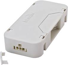 4.5 out of 5 stars 98. Countermax Mxinterlink3 Direct Wire Junction Box Under Cabinet Maxim Lighting