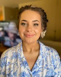 Hi everyone, I'm Amanda, I'm an esthetician & makeup artist of 7+ years.  I'm local to the Dekalb area & would love to introduce myself! If you are  in need of makeup