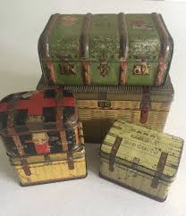 Small Collection Of Vintage Luggage Shaped Tins Including Macfarlane Lang And Carrs Of Carlisle Boite En Fer Boite Metal Boite